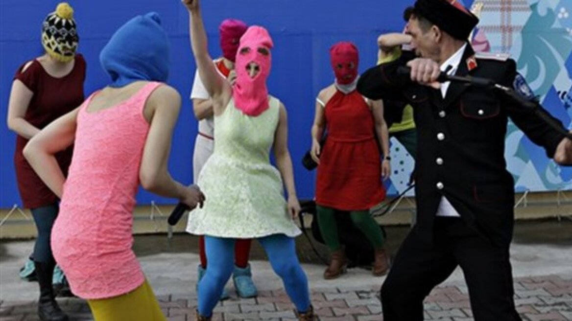 Με νέο μουσικό βίντεο απαντούν στον Πούτιν οι Pussy Riot